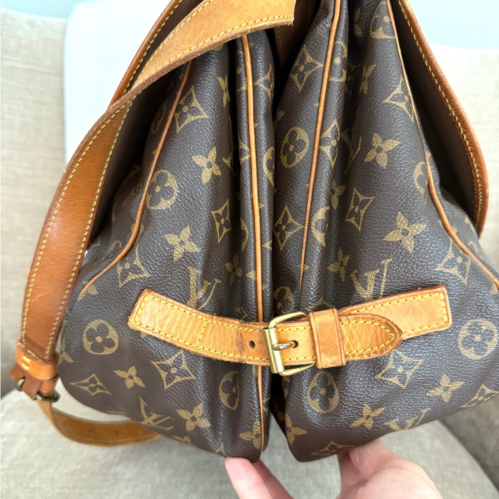 Authentic Louis Vuitton Saumur 35 in Monogram canvas M42254 brown LV leather - Picture 9 of 16